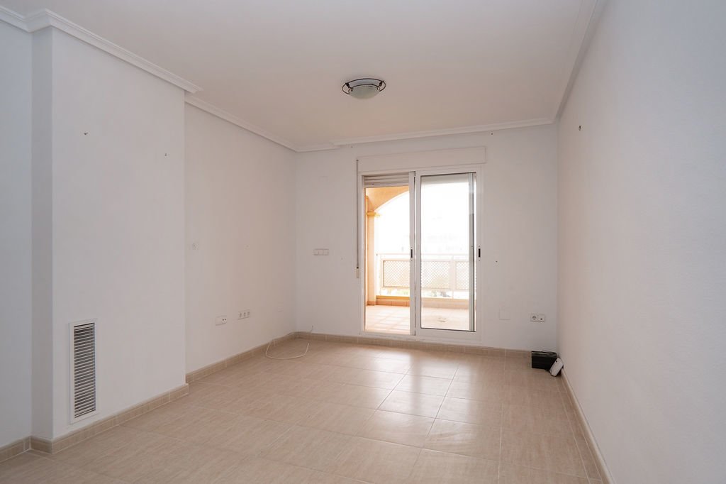 Flat with garage on Calle Nicomedes Gómez — image 3